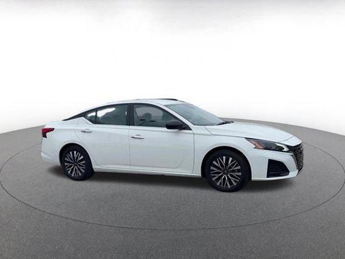 Glacier White 2025 Nissan Altima SV FWD