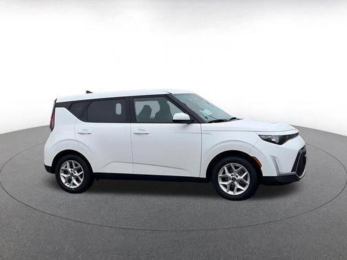Snow White Pearl 2025 Kia Soul LX