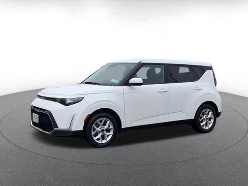 Snow White Pearl 2025 Kia Soul LX
