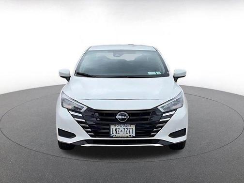 Aspen White Tricoat 2025 Nissan Versa 1.6 SV