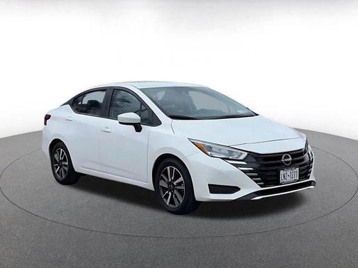 Aspen White Tricoat 2025 Nissan Versa 1.6 SV