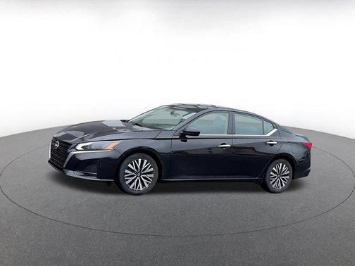 Super Black 2025 Nissan Altima SV FWD
