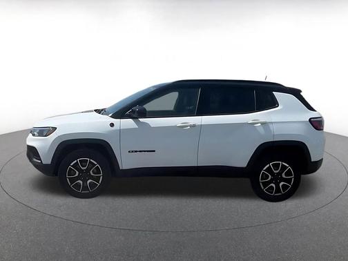 Bright White Clearcoat 2025 Jeep Compass Trailhawk