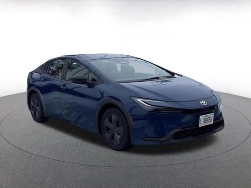 2025 Toyota Prius LE