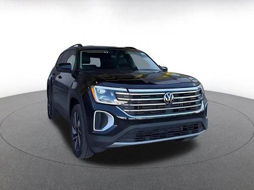 Deep Black Pearl 2025 Volkswagen Atlas 2.0T SE w/Technology