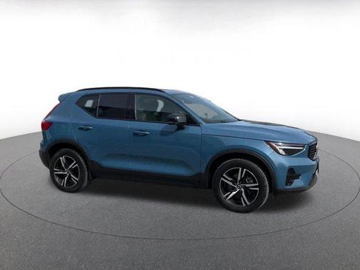 2024 Volvo XC40 CORE