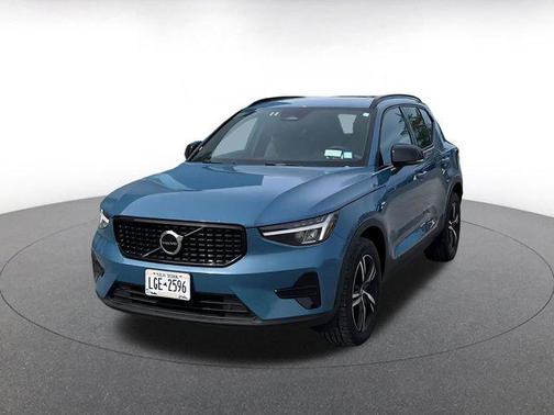 2024 Volvo XC40 CORE