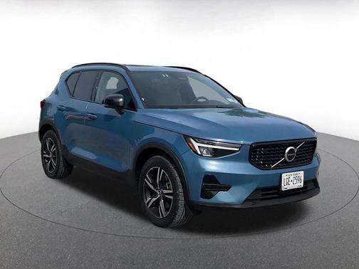 2024 Volvo XC40 CORE