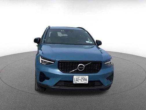 2024 Volvo XC40 CORE