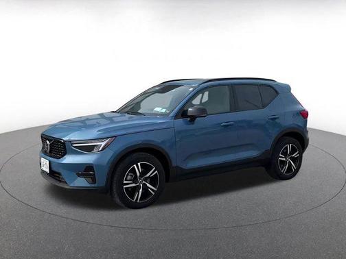 2024 Volvo XC40 CORE