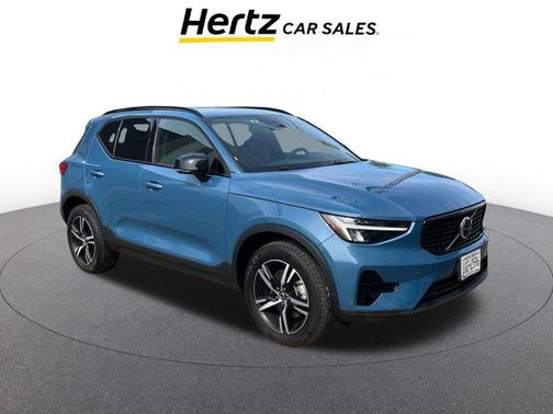 2024 Volvo XC40 CORE