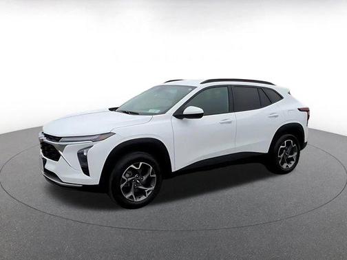Summit White 2025 Chevrolet Trax LT