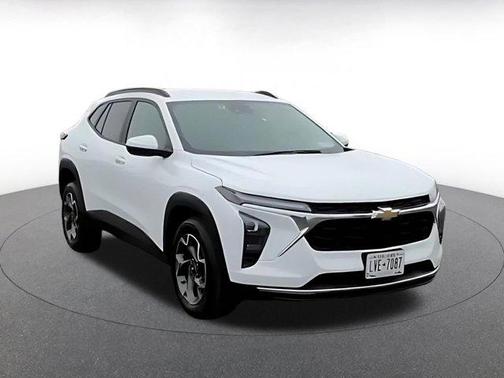 Summit White 2025 Chevrolet Trax LT