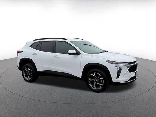 Summit White 2025 Chevrolet Trax LT