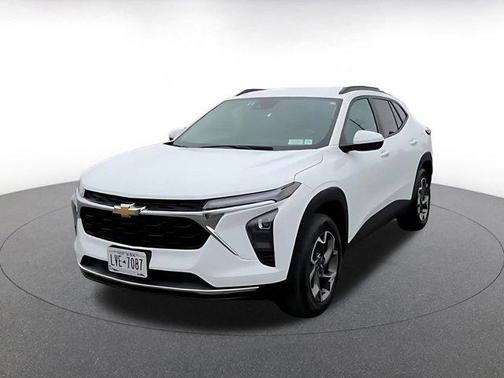 Summit White 2025 Chevrolet Trax LT