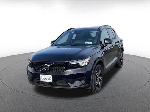 2024 Volvo XC40 CORE