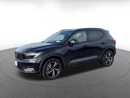 2024 Volvo XC40 CORE