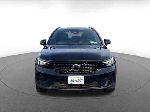 2024 Volvo XC40 CORE