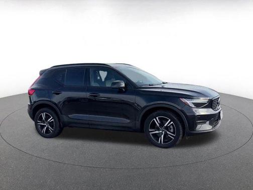 2024 Volvo XC40 CORE