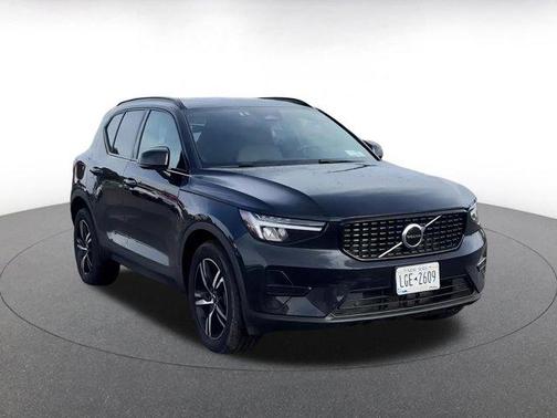 2024 Volvo XC40 CORE