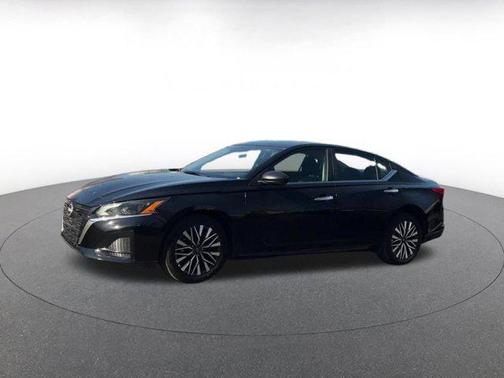 Super Black 2025 Nissan Altima SV FWD