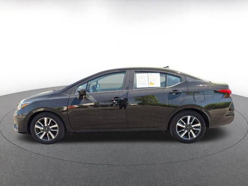 Super Black 2025 Nissan Versa 1.6 SV
