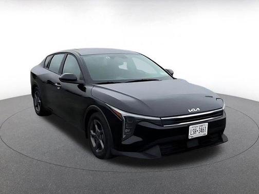 Aurora Black Pearl 2025 Kia K4 LXS