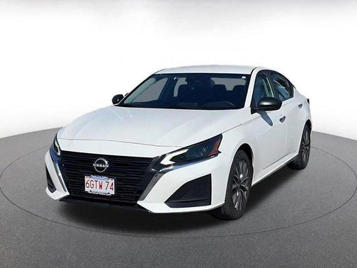 Glacier White 2025 Nissan Altima SV FWD