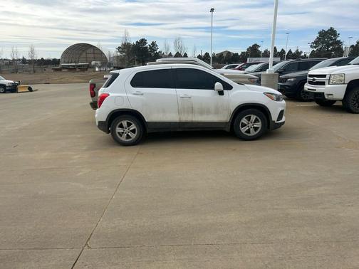 Summit White 2020 Chevrolet Trax LS