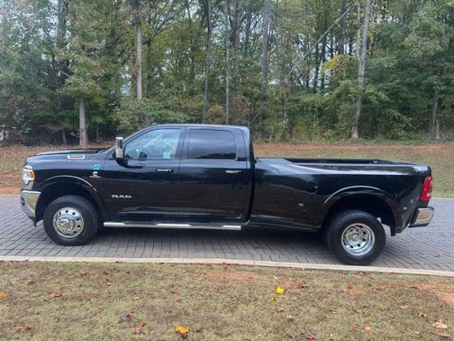 2022 RAM 3500 Laramie Crew Cab 4x4 8' Box