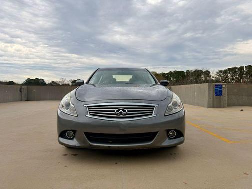 2015 INFINITI Q40 Base