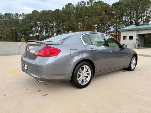 2015 INFINITI Q40 Base
