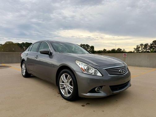 2015 INFINITI Q40 Base