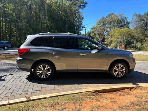 2020 Nissan Pathfinder SL 2WD