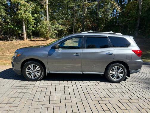 2020 Nissan Pathfinder SL 2WD