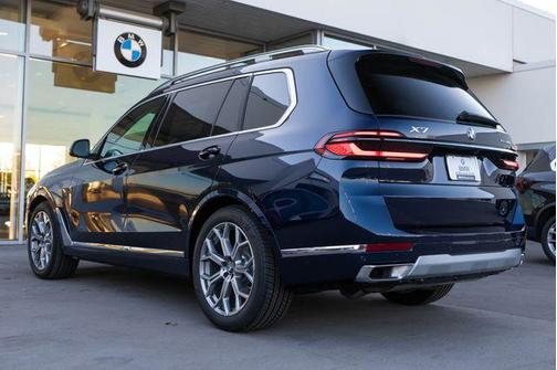 Tanzanite Blue II Metallic 2026 BMW X7 xDrive40i