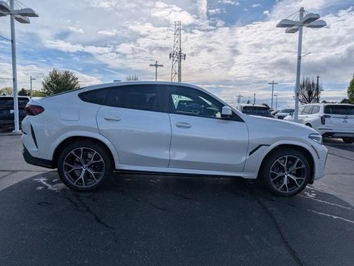 2021 BMW X6 M50i