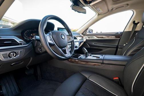 2022 BMW 750 i xDrive