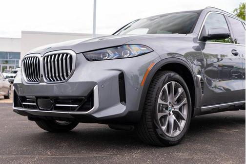 Skyscraper Grey Metallic 2026 BMW X5 xDrive40i
