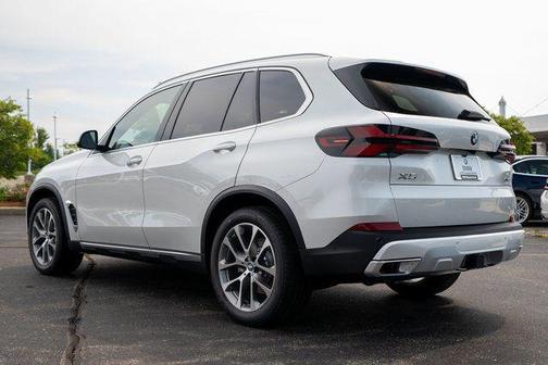 Mineral White Metallic 2026 BMW X5 xDrive40i