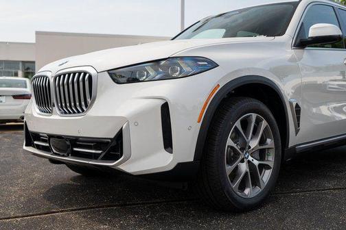 Mineral White Metallic 2026 BMW X5 xDrive40i