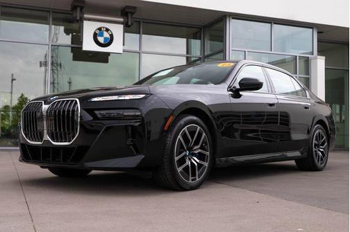Black Sapphire Metallic 2023 BMW 760 i xDrive