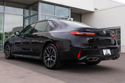 Black Sapphire Metallic 2023 BMW 760 i xDrive