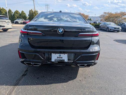 Black Sapphire Metallic 2023 BMW 760 i xDrive