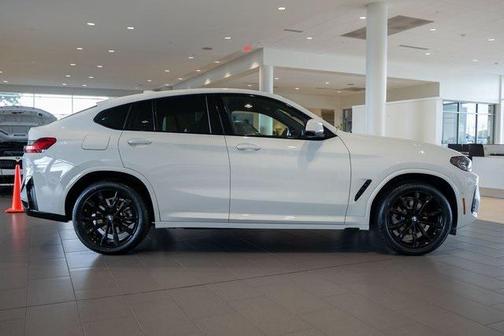 2025 BMW X4 xDrive30i