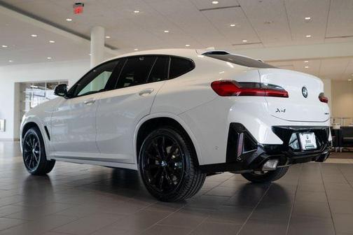 2025 BMW X4 xDrive30i