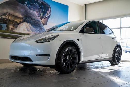 2022 Tesla Model Y Long Range Dual Motor All-Wheel Drive