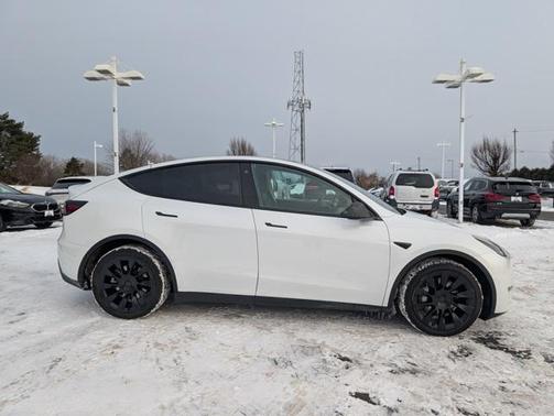 2022 Tesla Model Y Long Range Dual Motor All-Wheel Drive