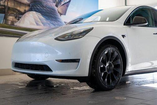 2022 Tesla Model Y Long Range Dual Motor All-Wheel Drive
