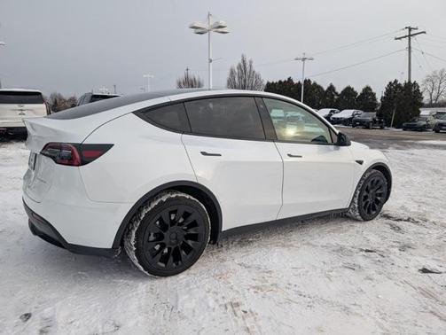 2022 Tesla Model Y Long Range Dual Motor All-Wheel Drive
